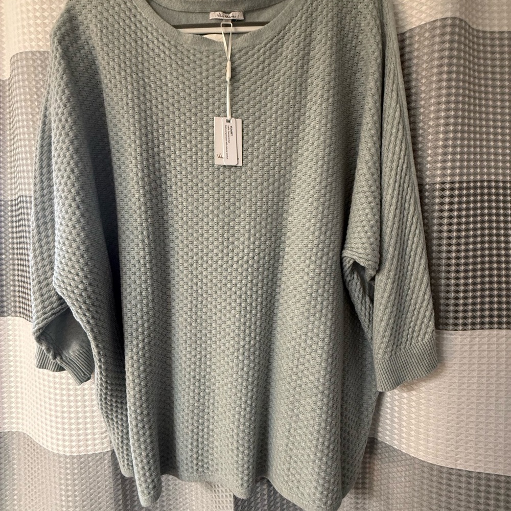 Gray Knit Top w Dolman Sleeves